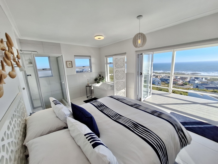 To Let 5 Bedroom Property for Rent in Pearl Bay Western Cape